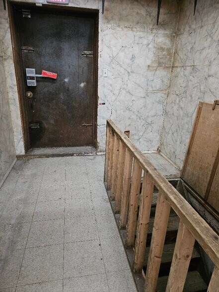 More Photos Of 176 Jericho Tpke, Mineola Storefront For Sale
