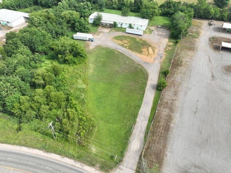 More Photos Of 40 Bradley Cove rd, Russellville Flex For Sale