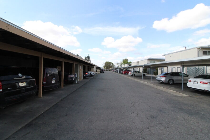 More Photos Of 2255-2297 E Shaw Ave, Fresno Apartments For Sale