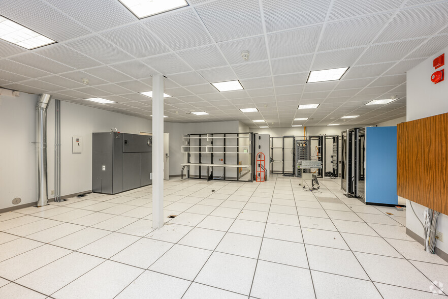 More Photos Of 600 Plastics Pl, Kalamazoo Office For Sale