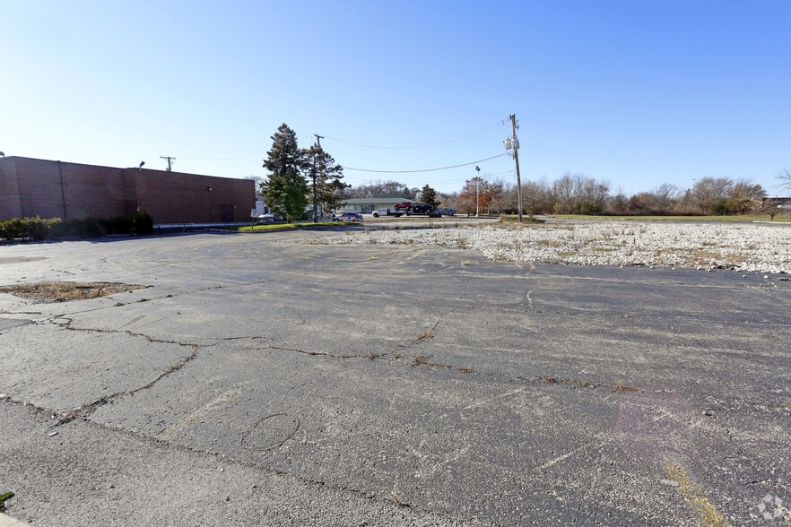 More Photos Of 360 N Rohlwing Rd, Itasca Land For Lease