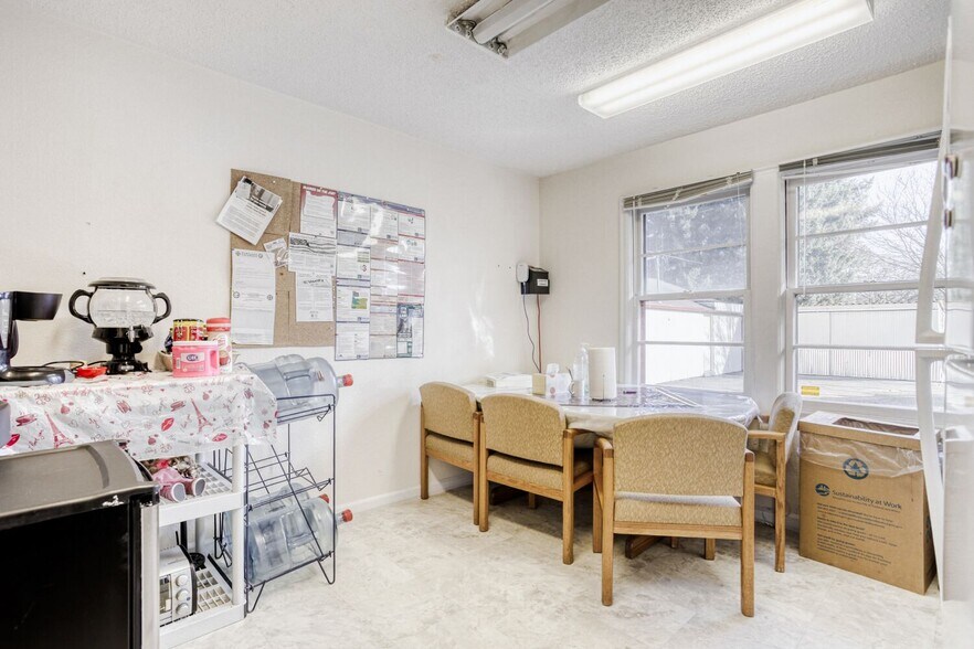 More Photos Of 2020 NE 102nd Ave, Portland Medical For Sale