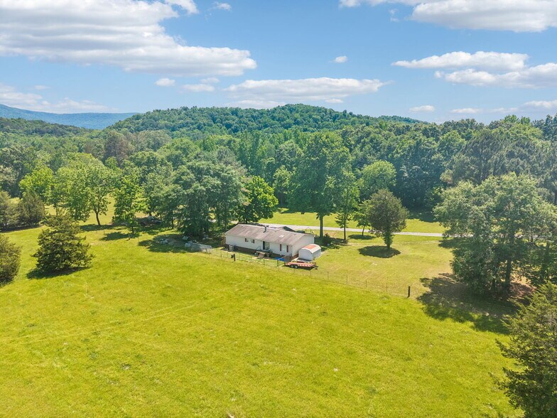 More Photos Of 49 Cutting Edge Ln, Dunlap Freestanding For Sale