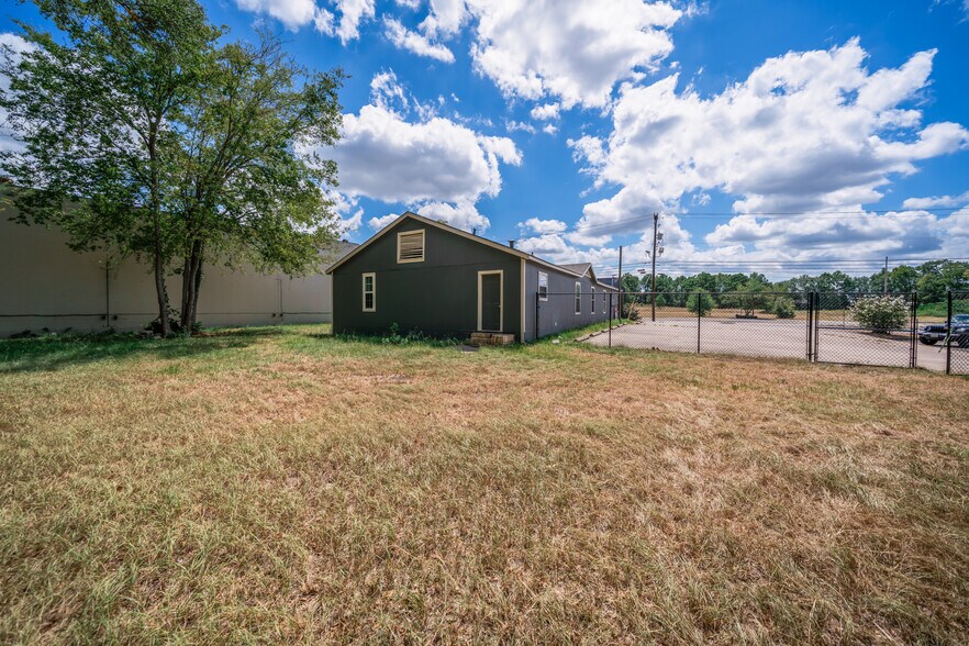 More Photos Of 1505 E Marshall Ave, Longview Medical For Sale