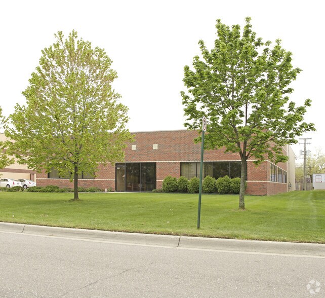 More Photos Of 1866 Woodslee Dr, Troy Warehouse For Sale