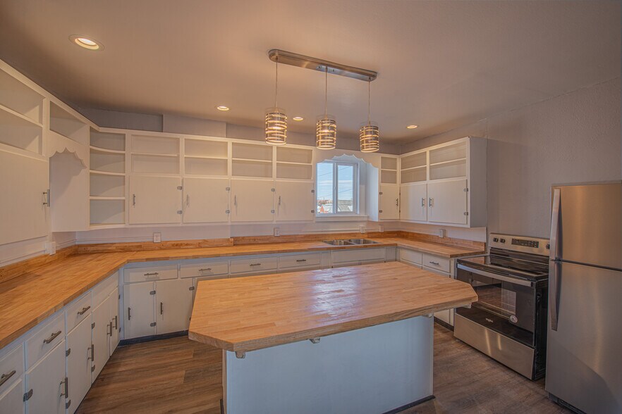 More Photos Of 901 E C St, Pueblo Storefront Retail Residential For Sale