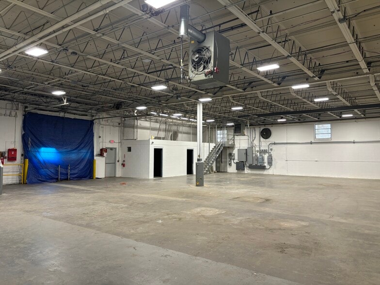 More Photos Of 3350 Pawtucket Ave, East Providence Manufacturing For Lease