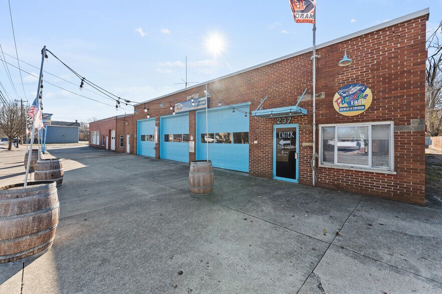 More Photos Of 237 W Main St, Williamsburg Restaurant For Sale