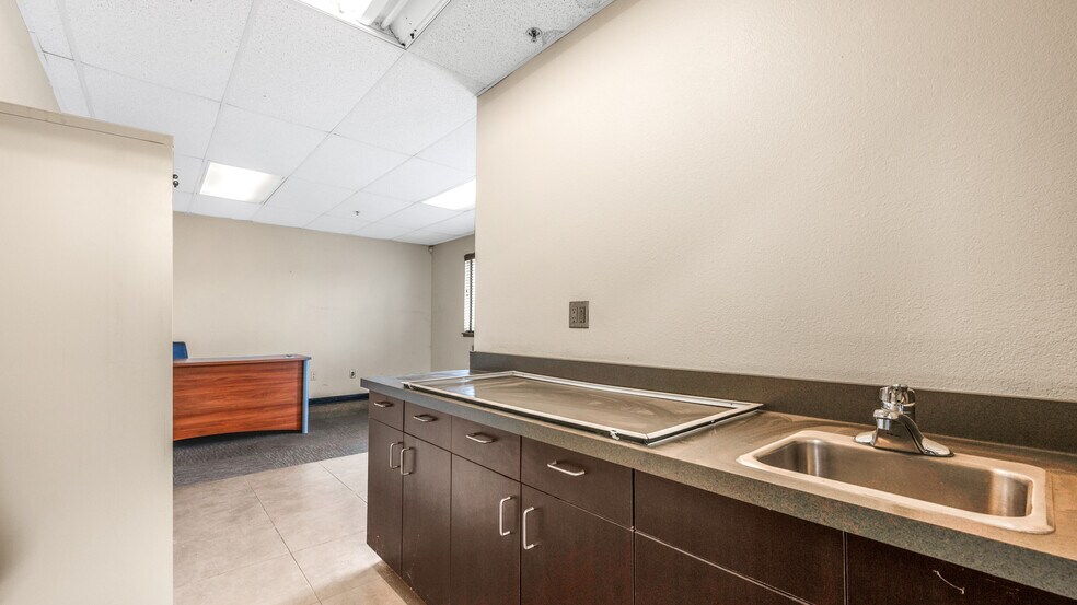 More Photos Of 1885 E Griffith Way, Fresno Warehouse For Lease