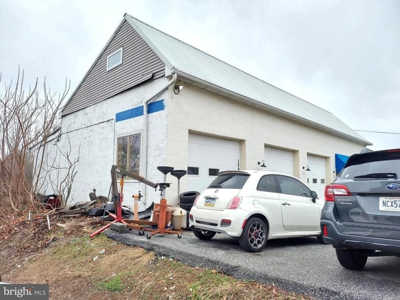 More Photos Of 120 E Market St, Hallam Auto Repair For Sale