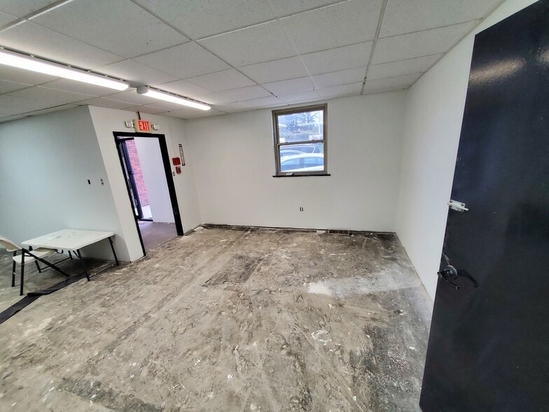 More Photos Of 9380 Watson Industrial Park, Crestwood Warehouse For Lease