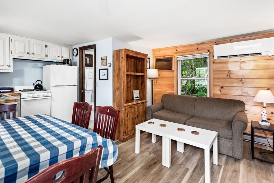 More Photos Of 2076 Atlantic Hwy, Lincolnville Hotel For Sale
