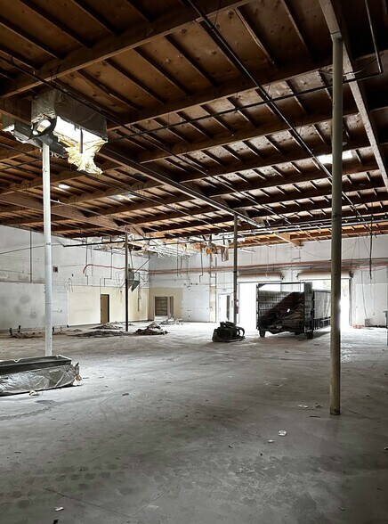 More Photos Of 1185 Joshua Way, Vista Manufacturing For Sale