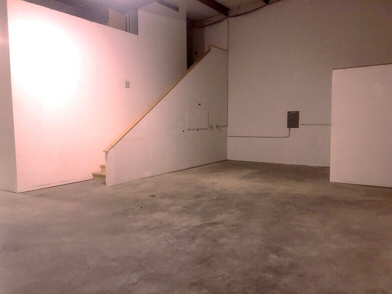 More Photos Of 27071 Mueller Place, Sioux Falls Warehouse For Lease