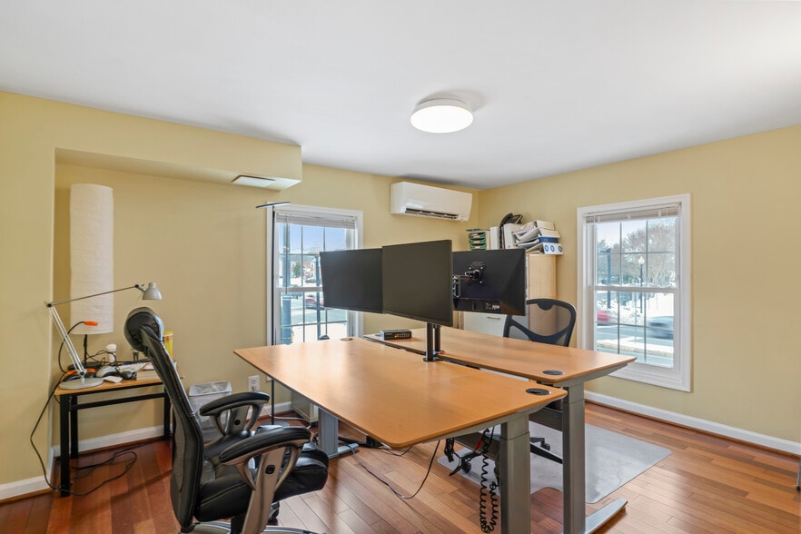 More Photos Of 4235 Chain Bridge Rd, Fairfax Office For Sale