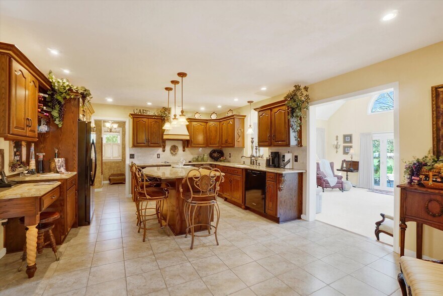 More Photos Of 2553 Roosevelt Ave, York Flex For Sale