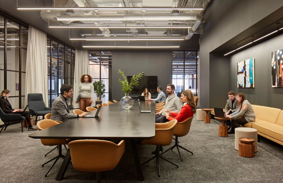 More Photos Of 800 W Fulton St, Chicago Office For Lease