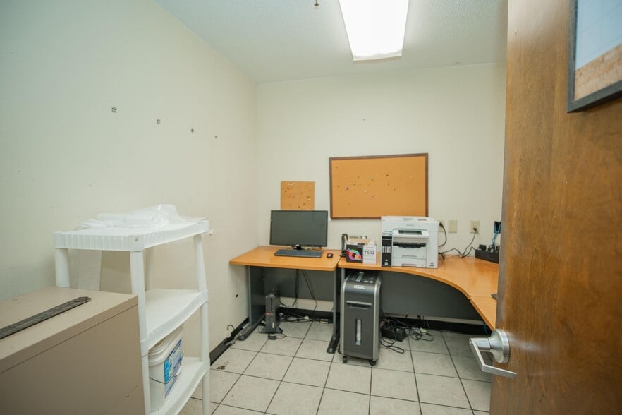 More Photos Of 807 N Briarwood Dr, Bolivar Assisted Living For Sale