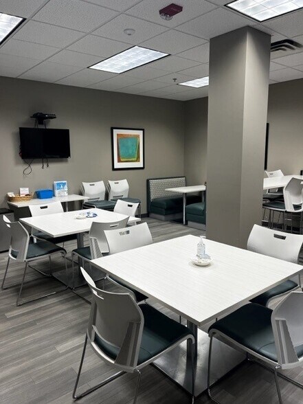 More Photos Of 130 S Main St, South Bend Office For Lease