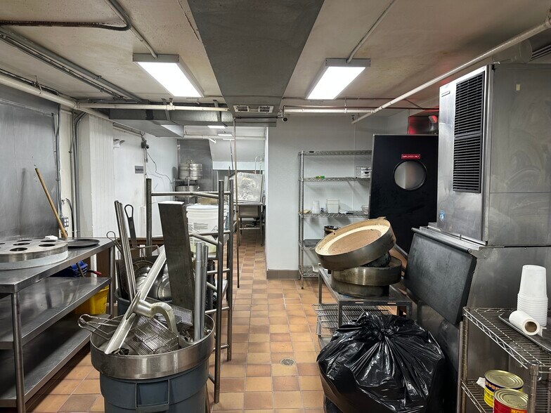 More Photos Of 231-243 E Colorado Blvd, Pasadena Storefront Retail Office For Lease