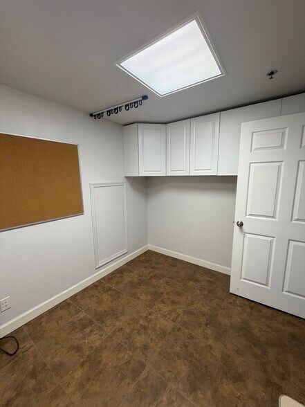 More Photos Of 575 NW Mercantile Pl, Port Saint Lucie Warehouse For Lease