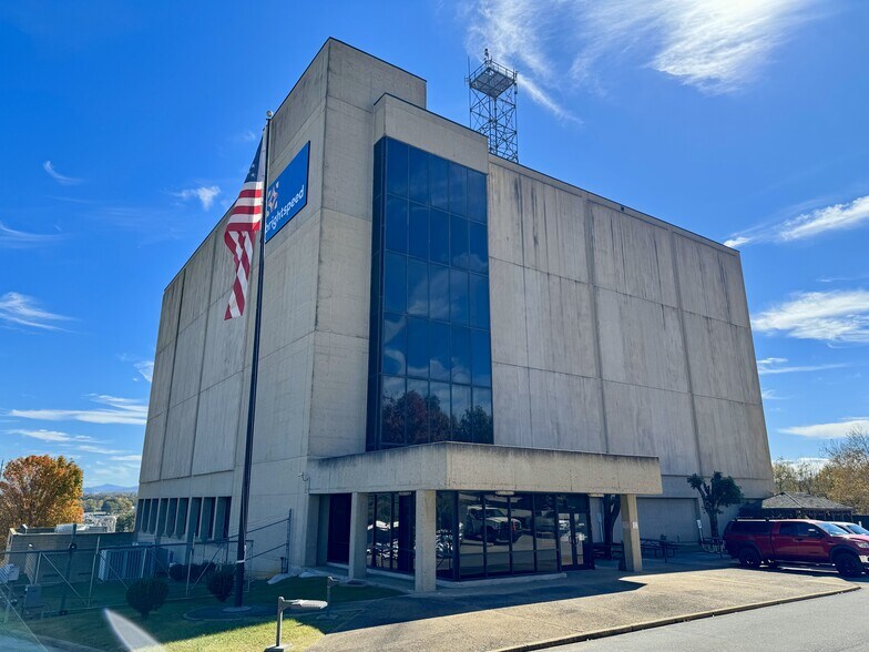 More Photos Of 3417 N Roan St, Johnson City Office Residential For Sale