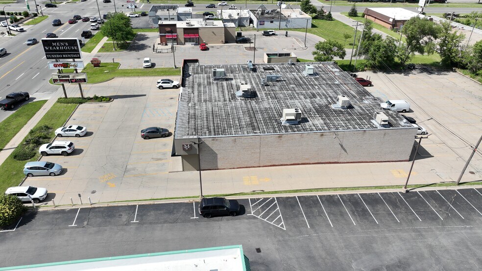 More Photos Of 7040-7060 N Wayne Rd, Westland Freestanding For Sale