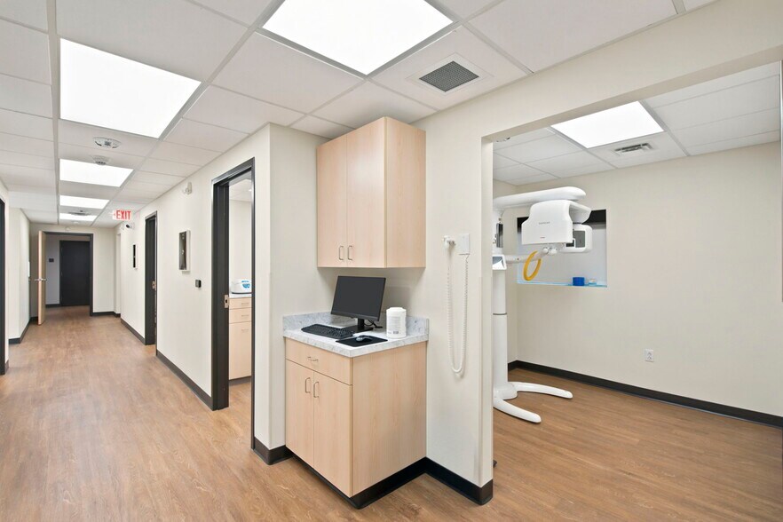 More Photos Of 816 S Mount Olive St, Siloam Springs Medical For Sale