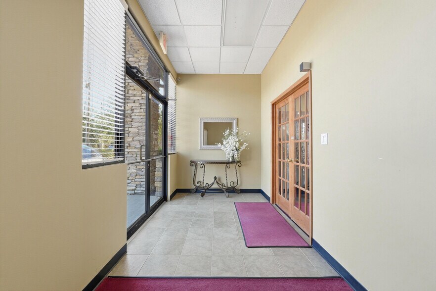 More Photos Of 15440 Ridge Park Dr, Houston Office For Sale