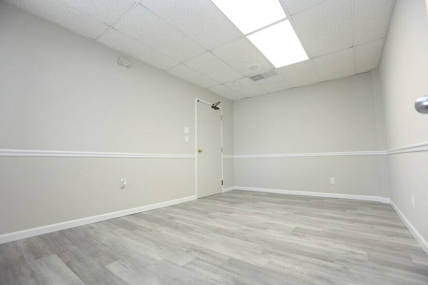 More Photos Of 180 White Rd, Little Silver Medical For Lease