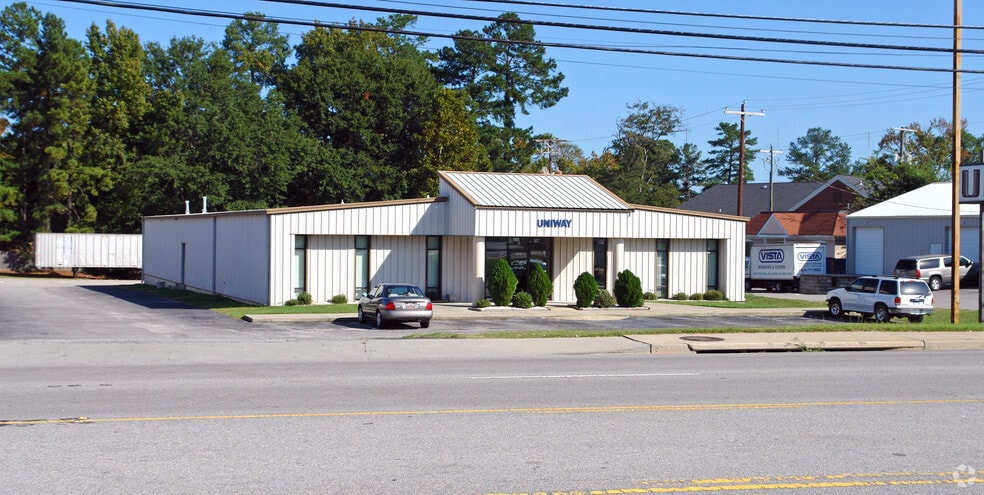 More Photos Of 1076 Sunset Blvd, West Columbia Showroom For Lease