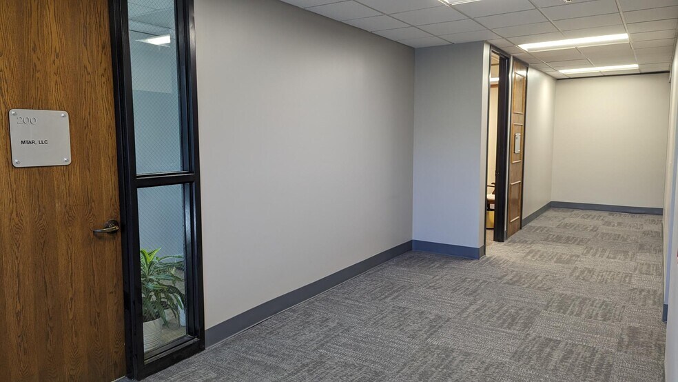 More Photos Of 4400 Shawnee Mission Pky, Fairway Office For Lease