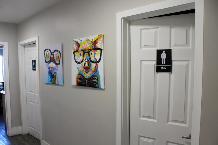 More Photos Of 6944 Reseda Blvd, Reseda Freestanding For Lease