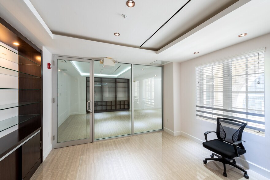 More Photos Of 309 23rd St, Miami Beach Office For Lease
