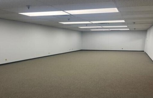 More Photos Of 2300 E Kemper Rd, Sharonville Warehouse For Lease