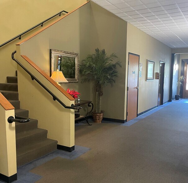 More Photos Of 6615 Vaught Ranch Rd, Austin Office Residential For Lease