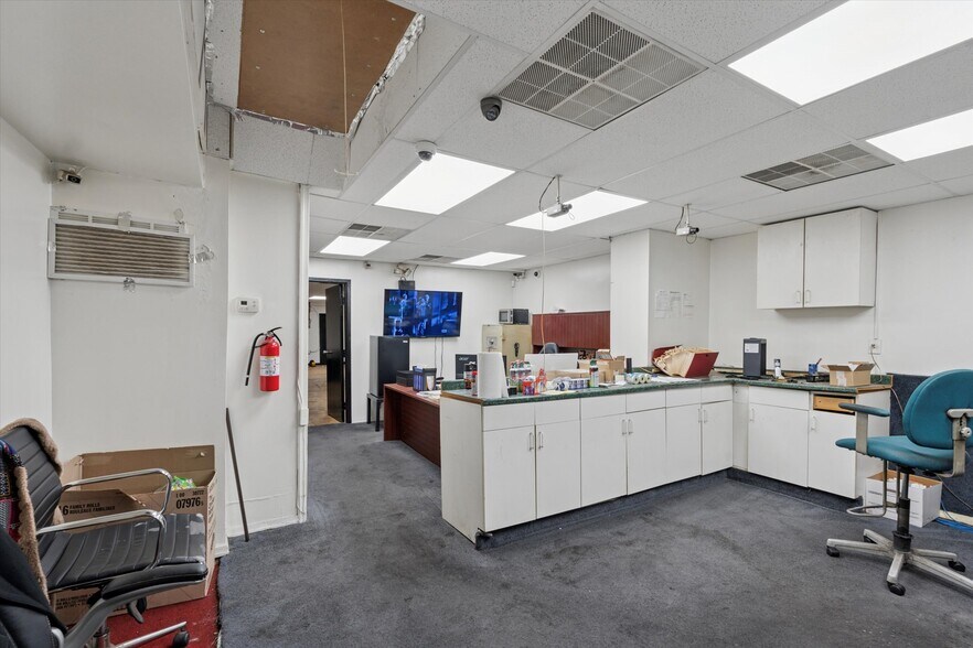More Photos Of 2777 Kensington Ave, Philadelphia Storefront For Sale