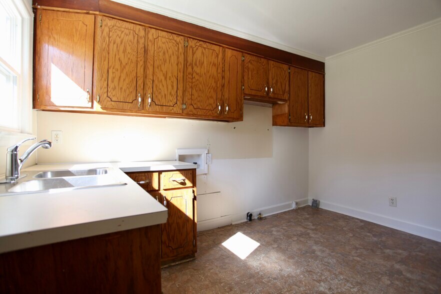 More Photos Of 5304 Eaton Cir, Charlotte Multifamily For Sale