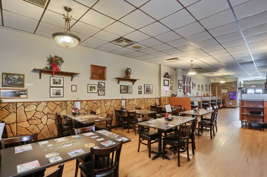 More Photos Of 463 Maplewood Ave, Ambridge Restaurant For Sale