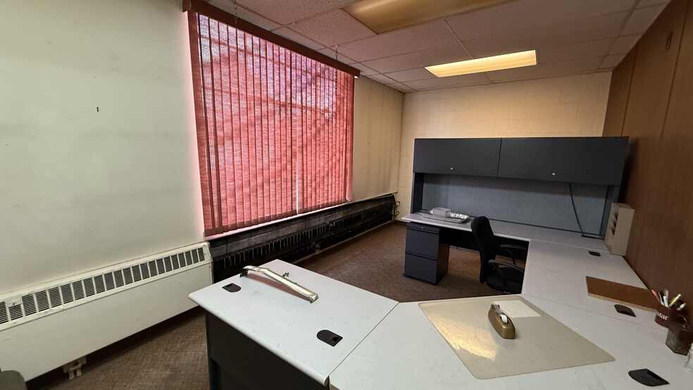 More Photos Of 1350 Balata St, Easton Warehouse For Sale