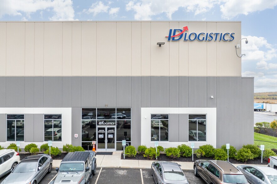 More Photos Of 71 Mall Rd, Frackville Warehouse For Lease