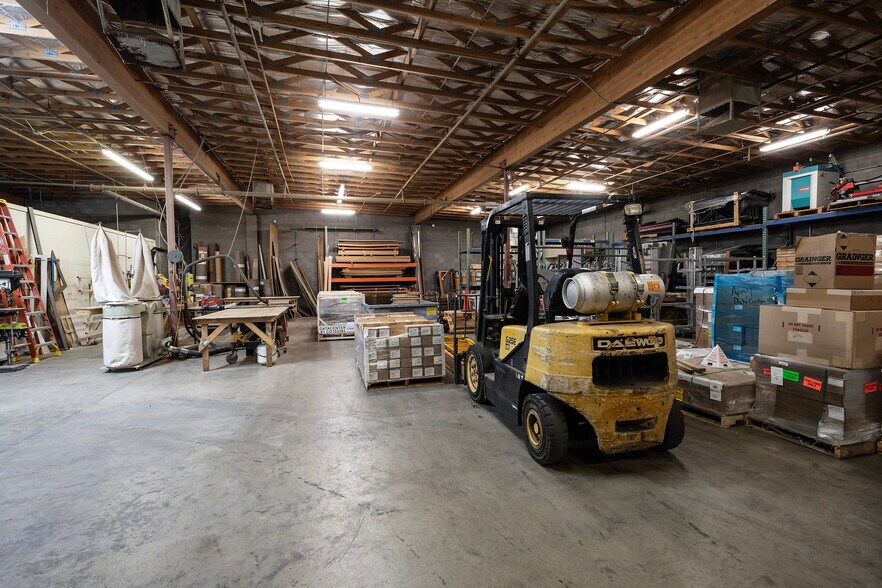 More Photos Of 828 E Isabella Ave, Mesa Warehouse For Sale