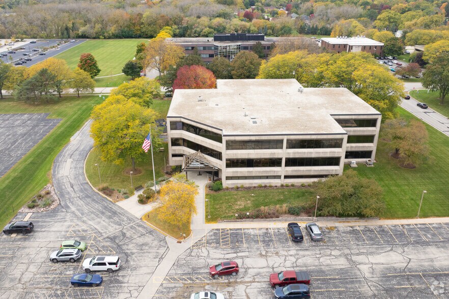 More Photos Of 250 S Executive Dr, Brookfield Office For Lease