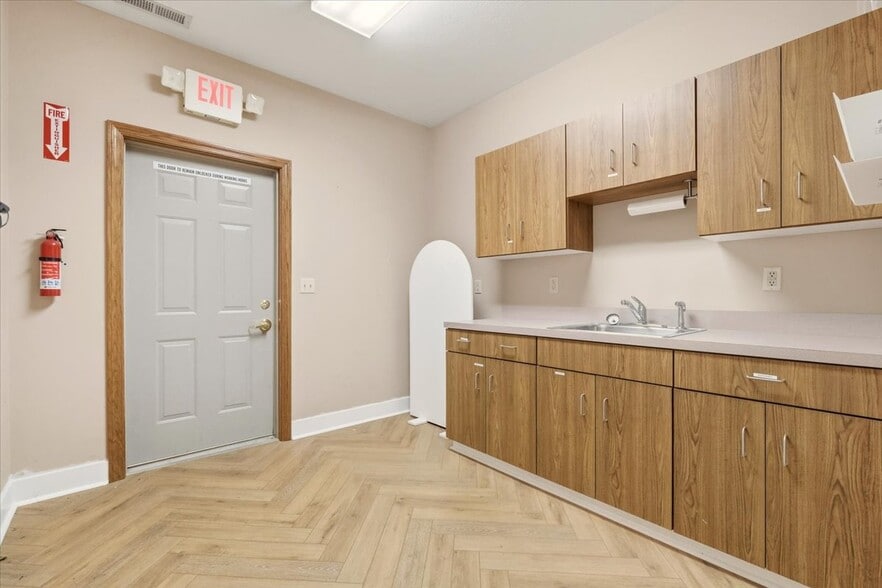 More Photos Of 1684 Venture Dr, Mount Vernon Office For Sale