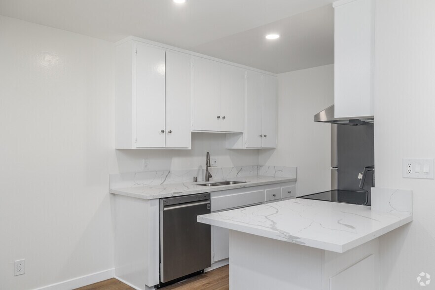 More Photos Of 1150 Tennyson St, Manhattan Beach Apartments For Sale