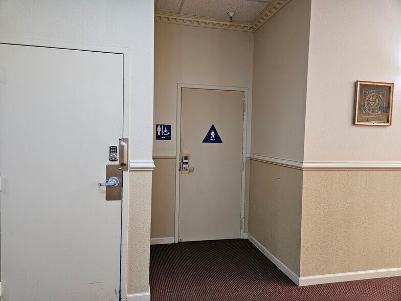 More Photos Of 1110 W Kettleman Ln, Lodi Unknown For Lease