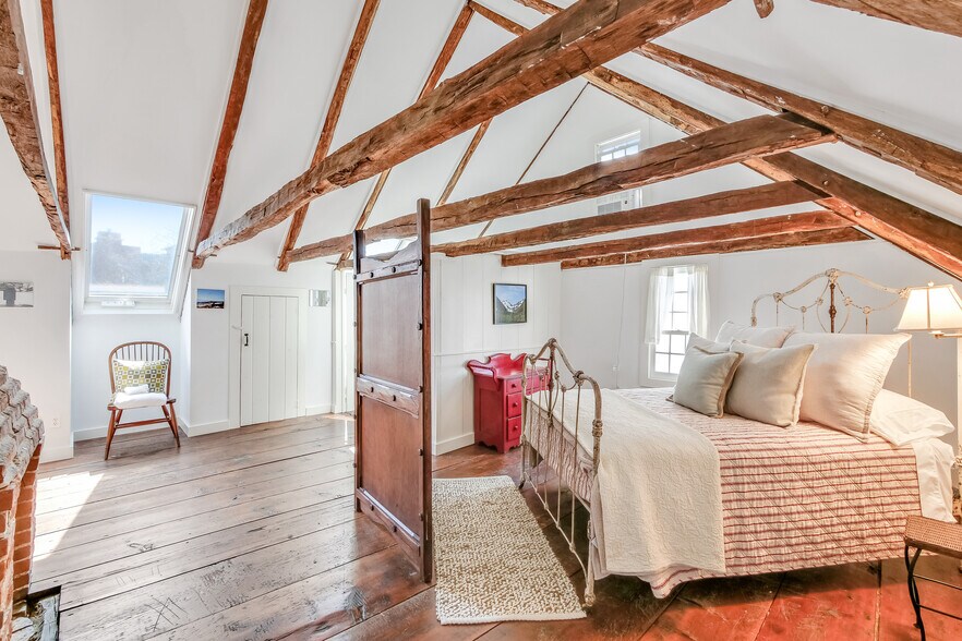 More Photos Of 117 Main St, Sag Harbor Storefront Retail Residential For Sale