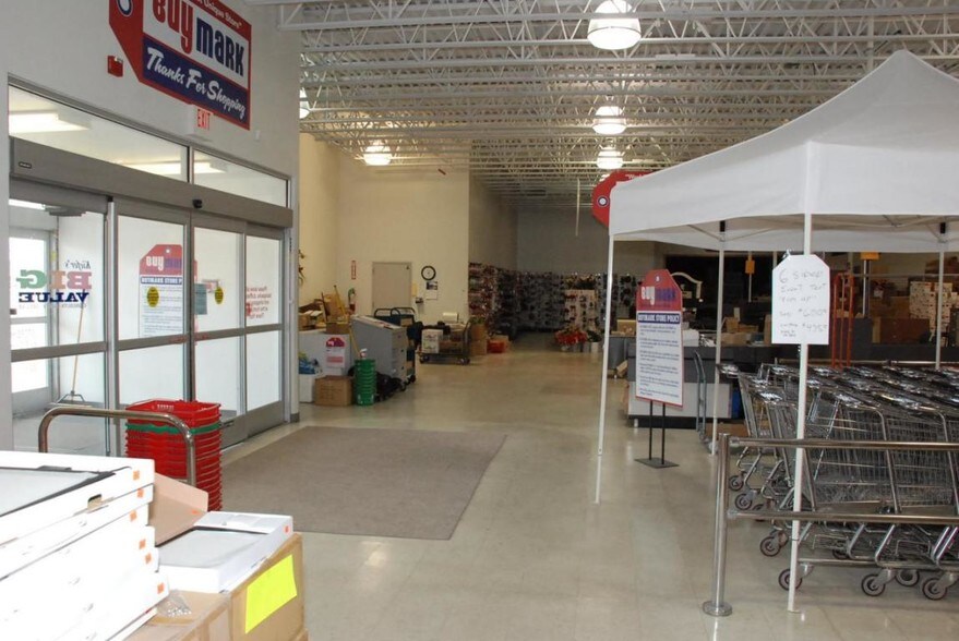 More Photos Of 2450 S Columbia Rd, Grand Forks Storefront For Sale