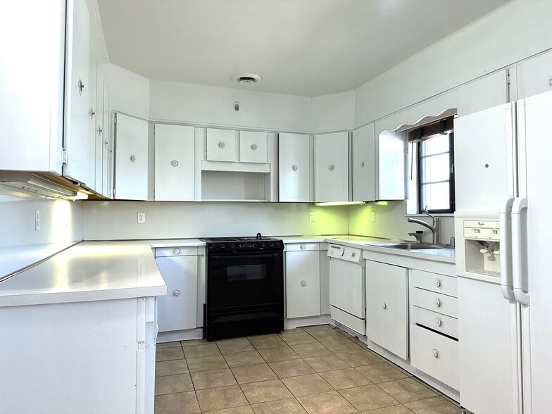 More Photos Of 1005 Dundalk Ave, Baltimore Freestanding For Sale