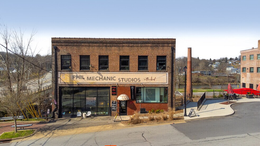 Primary Photo Of 109 Roberts St, Asheville General Retail For Sale